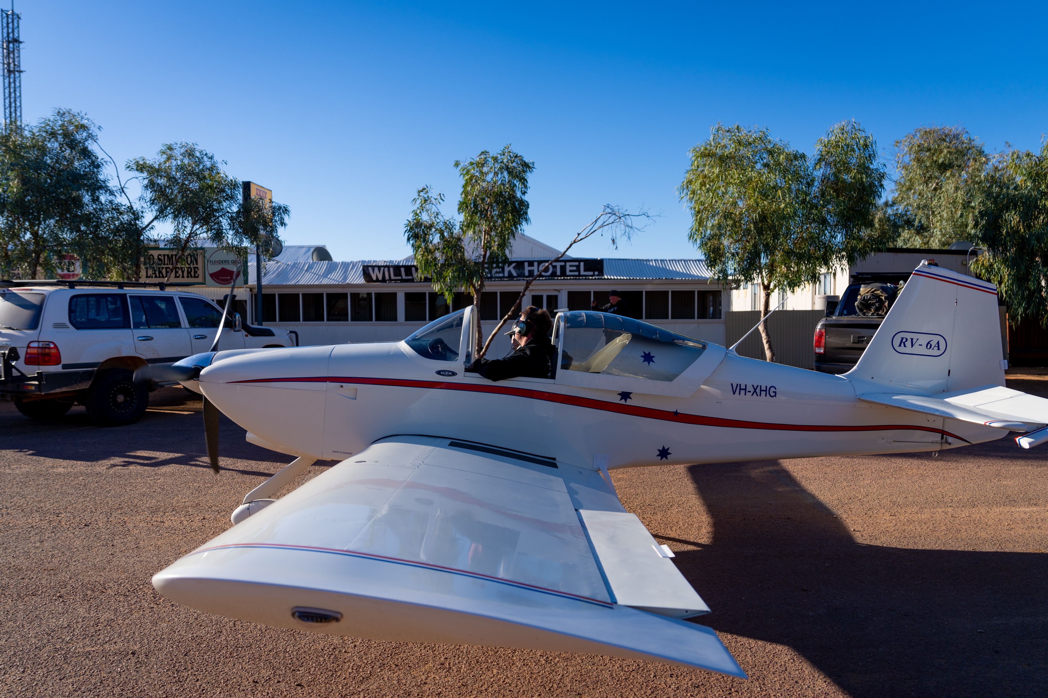 A small plane in front of the William Creek Hotel