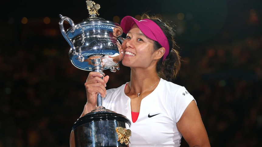 Winners are grinners ... Li Na kisses the Daphne Akhurst Memorial Cup after winning the women's final