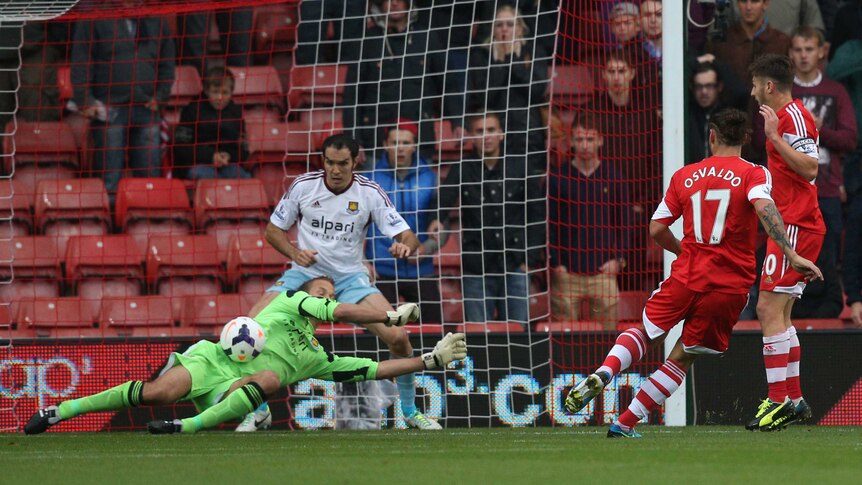 West Ham goalkeeper Jussi Jaaskelainen saves from Southampton's Dani Osvaldo.