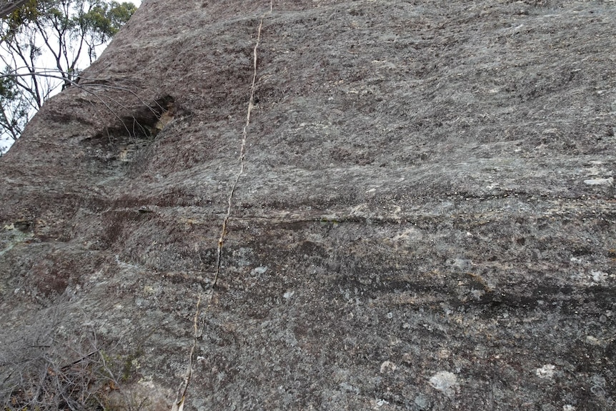 surface crack on pagoda above Mount Airly mine