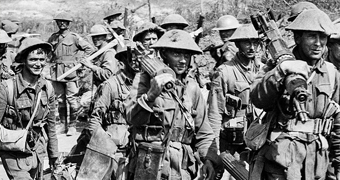 Australian machine gunners during WWI.