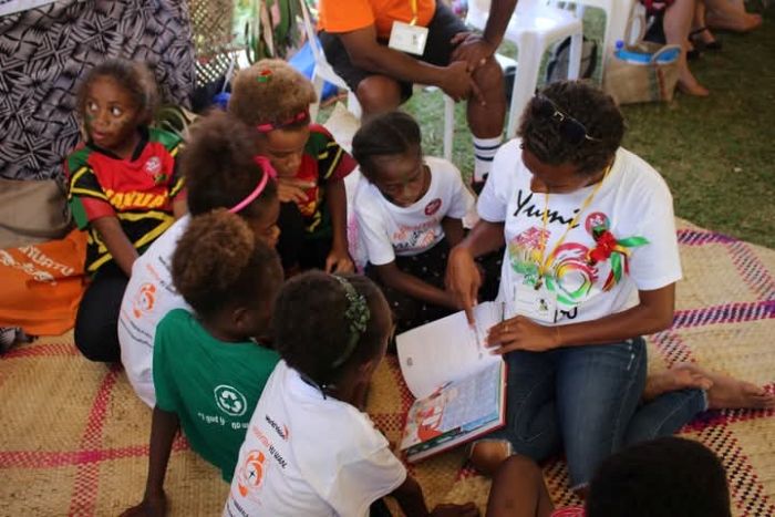 Ol liklik pikinini lain long ritim buk (FB poto: Vanuatu Literature)