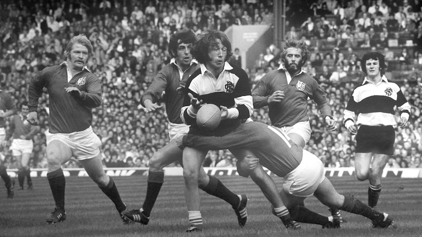 JPR Williams, legendärer Rugby-Union-Verteidiger der walisischen und britischen und irischen Lions, ist im Alter von 74 Jahren gestorben