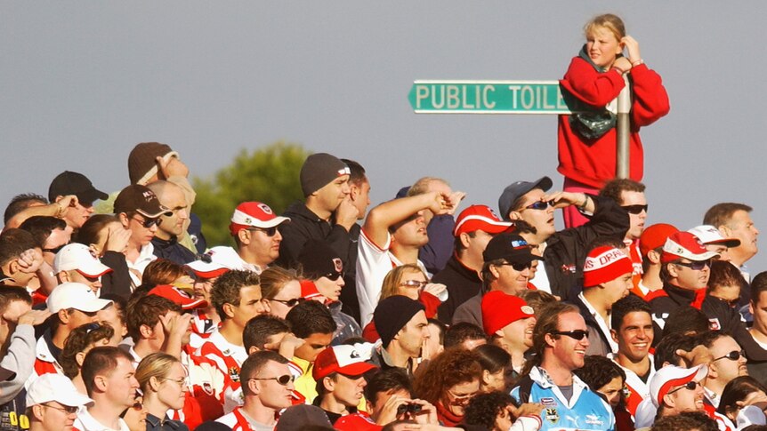 Dragons fans watching game at Kogarah Oval