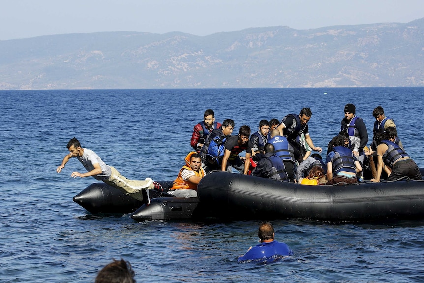 Refugee jumps from broken dinghy off Lesbos