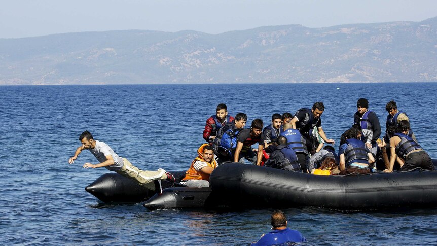 Refugee jumps from broken dinghy off Lesbos