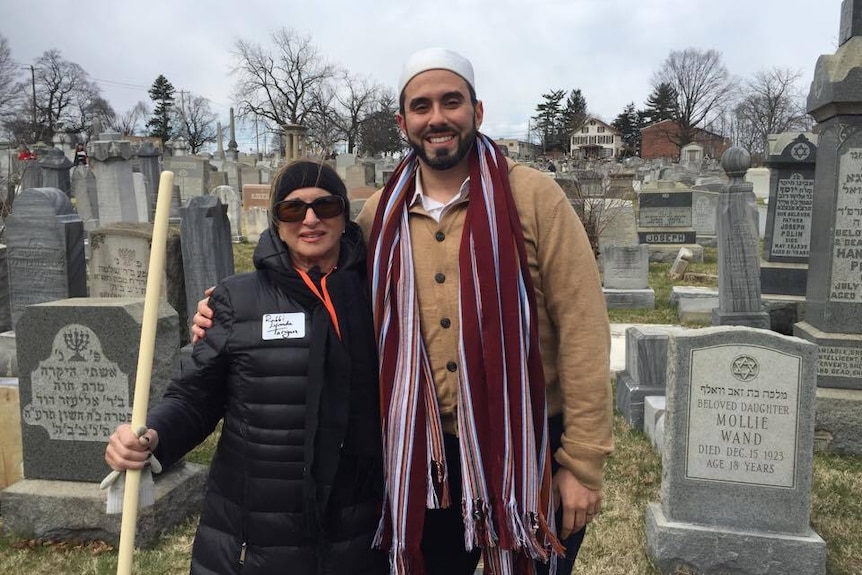 Rabbi Lynnda Targen thanks Tarek El-Messidi for raising money to restore the vandalised Mount Carmel Jewish cemetery