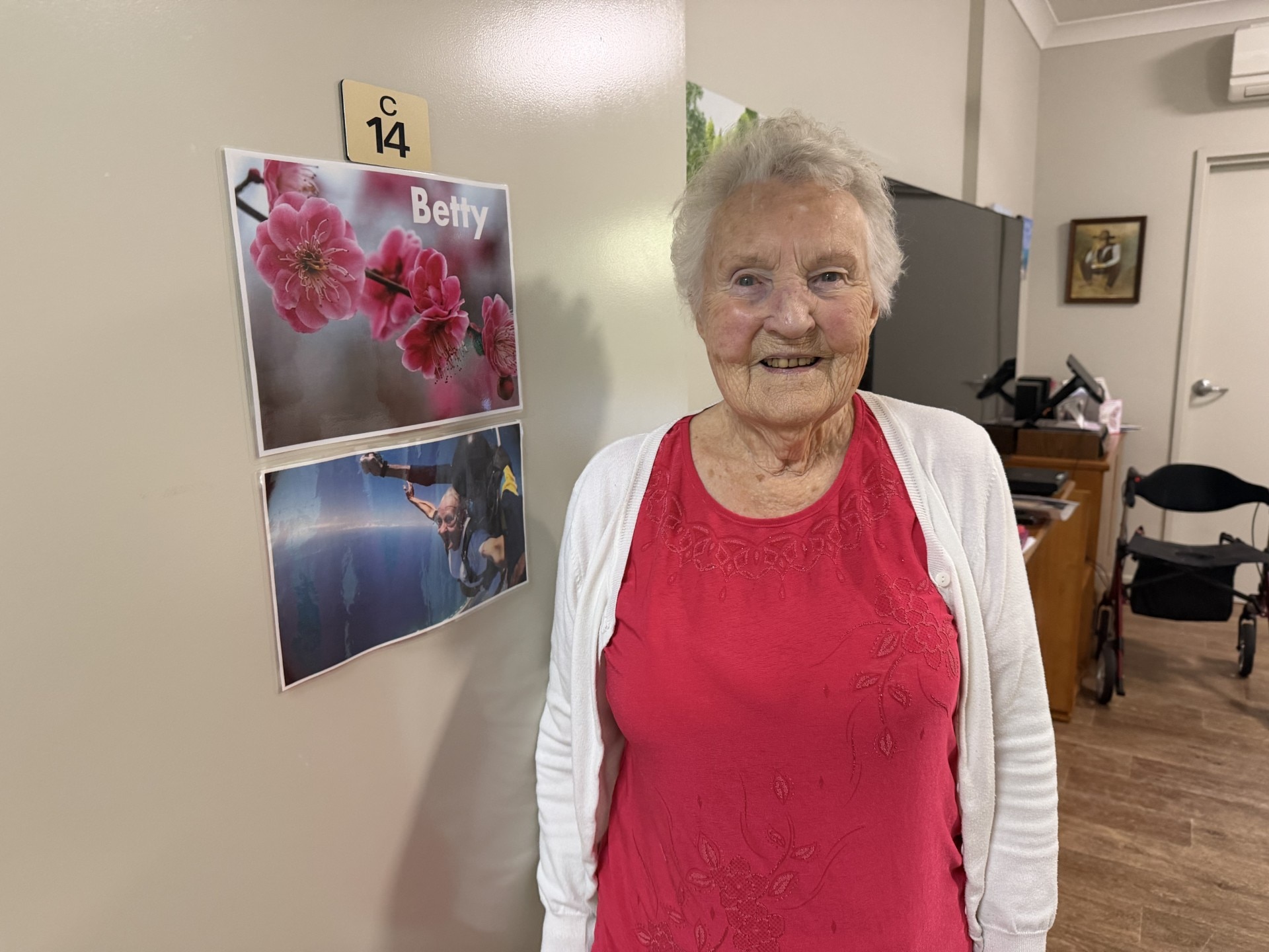 'Cheeky' 95yo celebrates another birthday jumping out of a plane