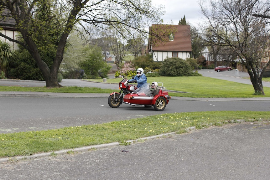 Jeremy Rockliffe and Chris Harris riding in Launceston