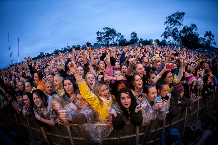 Fans enjoy Matt Corby