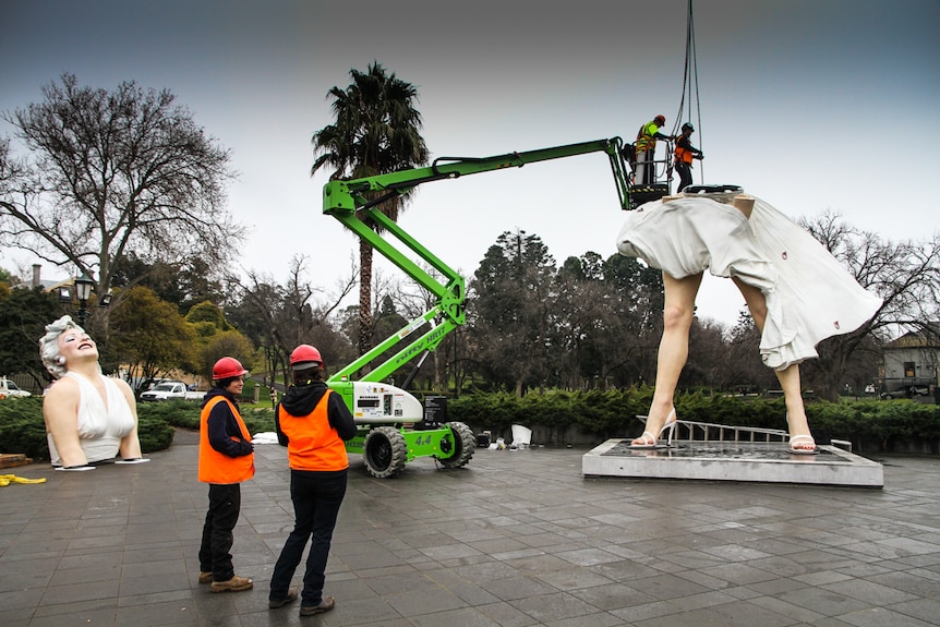 Workmen admire Marilyn Monroe