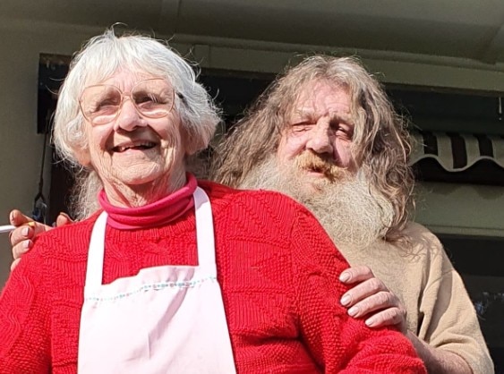 Head shot of Iris and Jock.