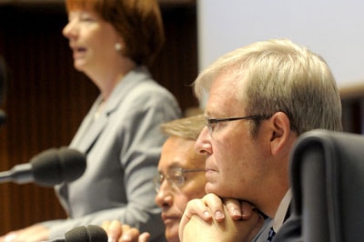 Kevin Rudd, Wayne Swan and Julia Gillard spruik the stimulus plan, February 6 2009 (AAP: Alan Porritt)