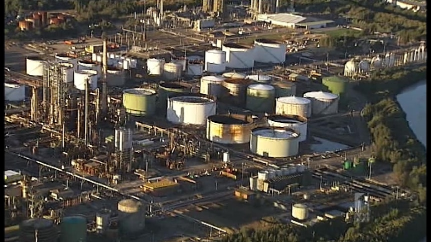 Shell to close Clyde oil refinery