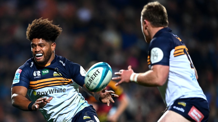 Rob Valetini of the Brumbies passes the ball to a teammate