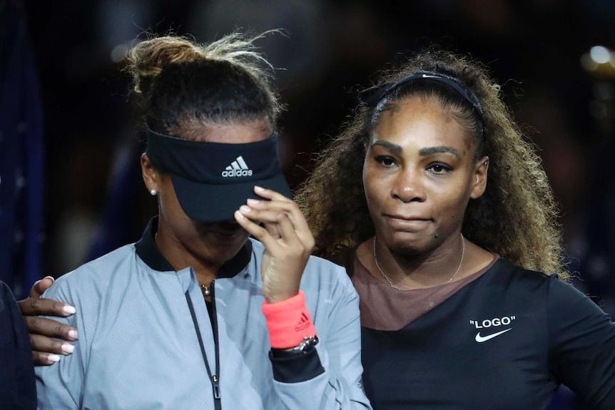 2018年美国公开赛冠军大阪直美（Naomi Osaka）和亚军小威（Serena Williams）。