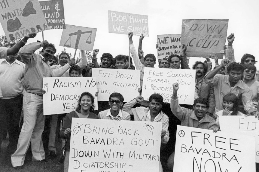 Pro-democracy protesters in Sydney call for the reinstatement of Fiji's former PM.