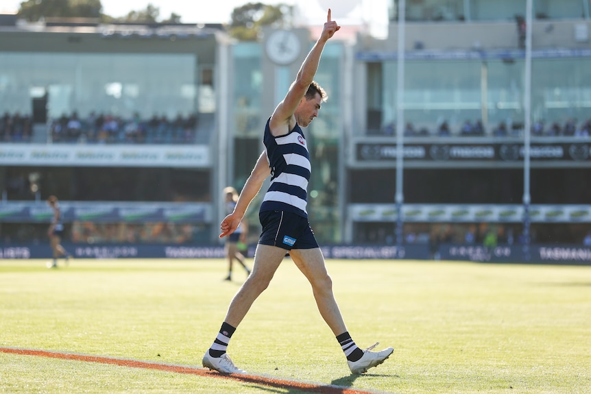 Jeremy Cameron holds his finger in the air in celebration