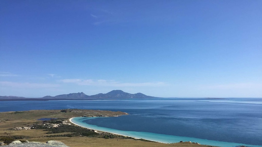 Vansittart Island, turquoise bay, white sands, view of Cape Barron Island
