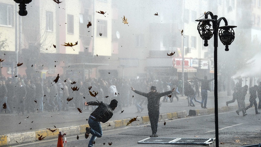 Kurds clash with the Turkish police