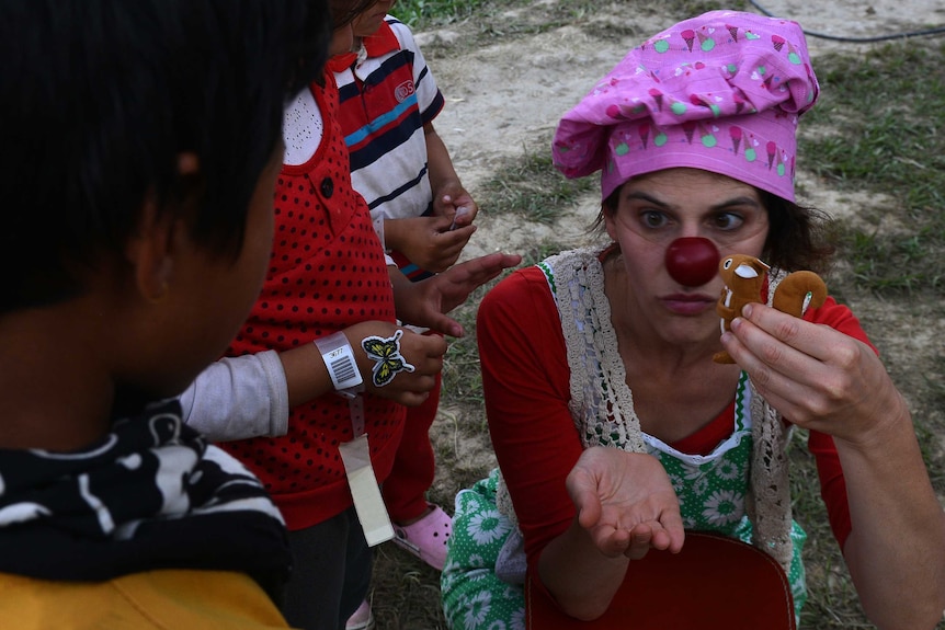 Israeli medical clown helps Nepal quake children