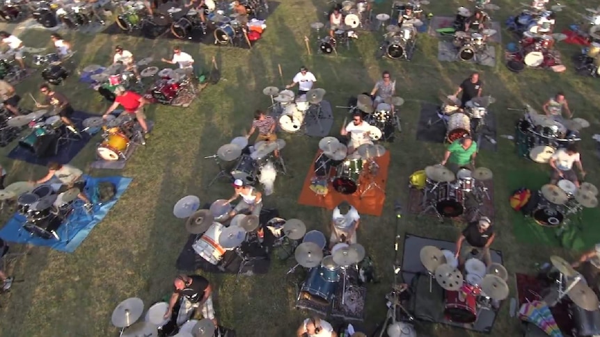 Rockin' 1000 drummers
