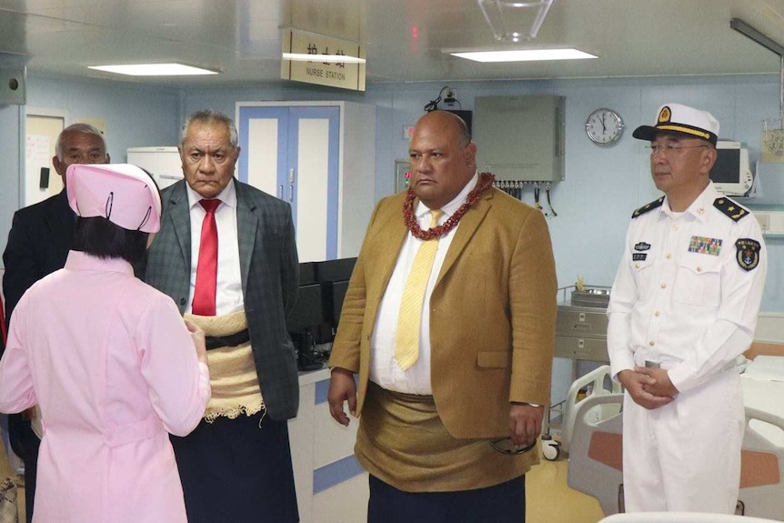 Nurse shows Tongan delegation Peace Ark facilities