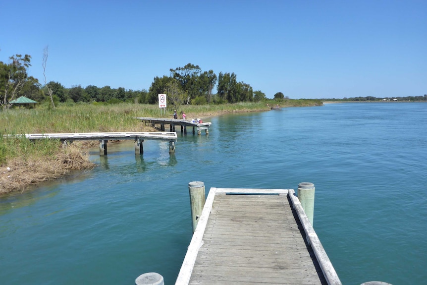 Strong currents under jetties on Lake Illawarra NSW