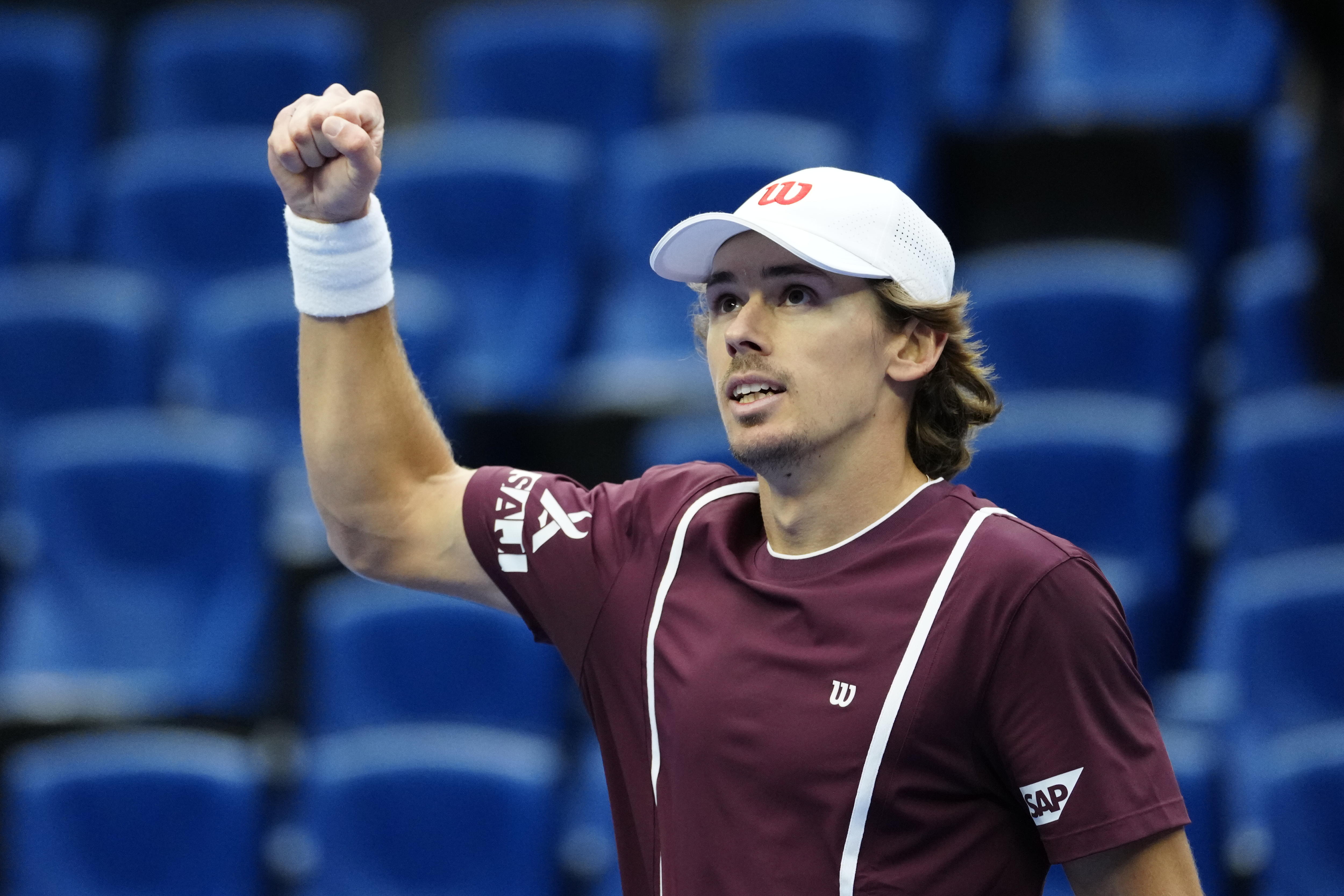 De Minaur fights back to reach China Open semis