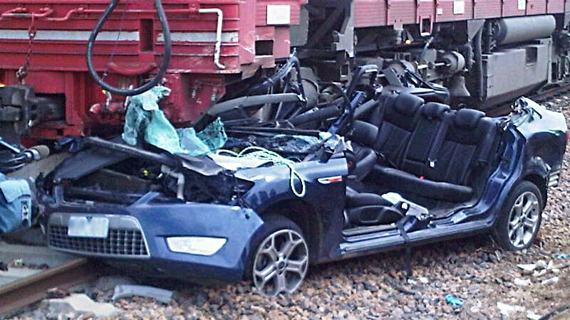 Car damaged in collision with V/Line train in West Wodonga