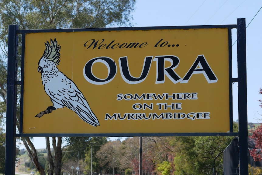 The welcome to Oura sign.