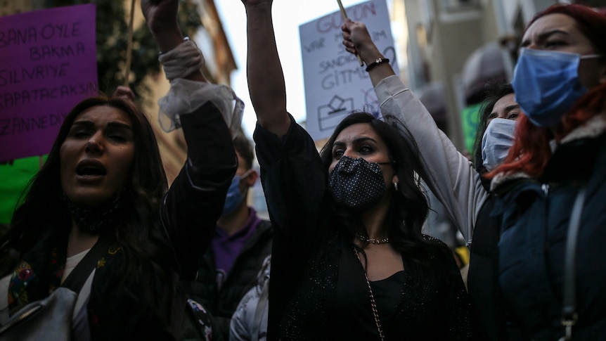 Women protesters in Turkey