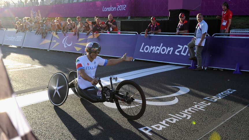 Italy's Alex Zanardi crosses the line to win silver in mixed H1-4 relay in London Paralympics.