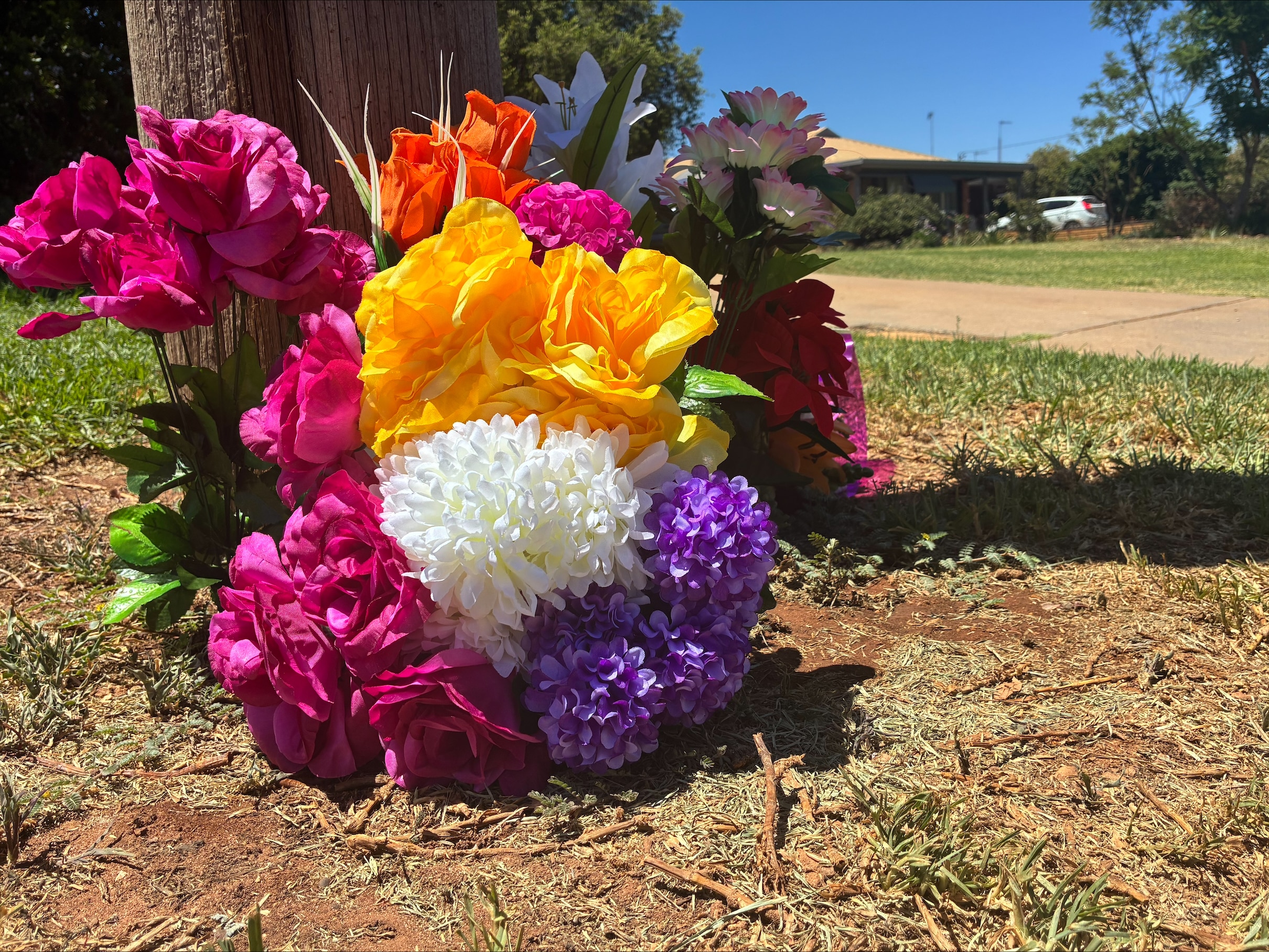 Flores na cena do crime no Lago Cargelligo