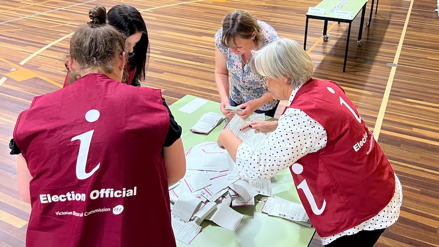 vec volunteers begin vote counting in mildura 