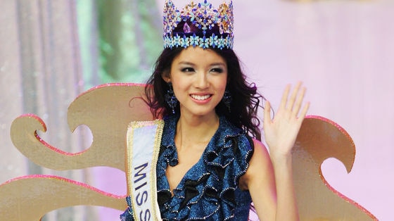 Miss China Zi Lin Zhang waves to her home crowd after she won the title of Miss World 2007.