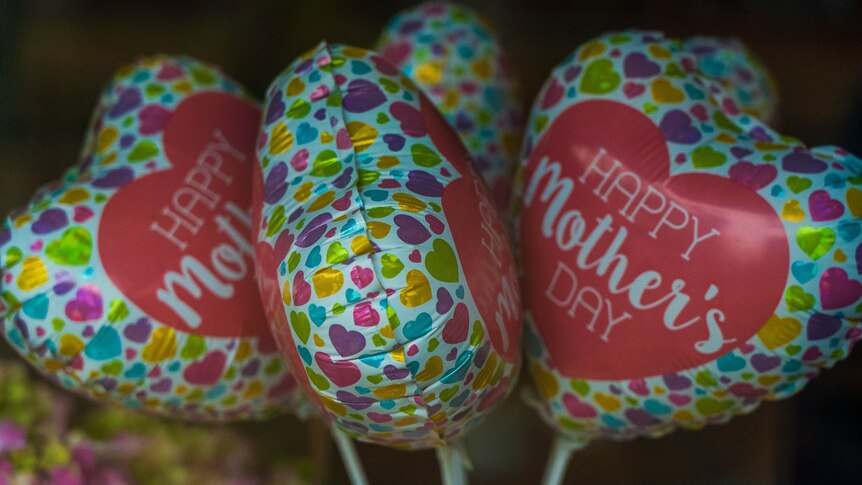 Balloons with "Mother's Day" label