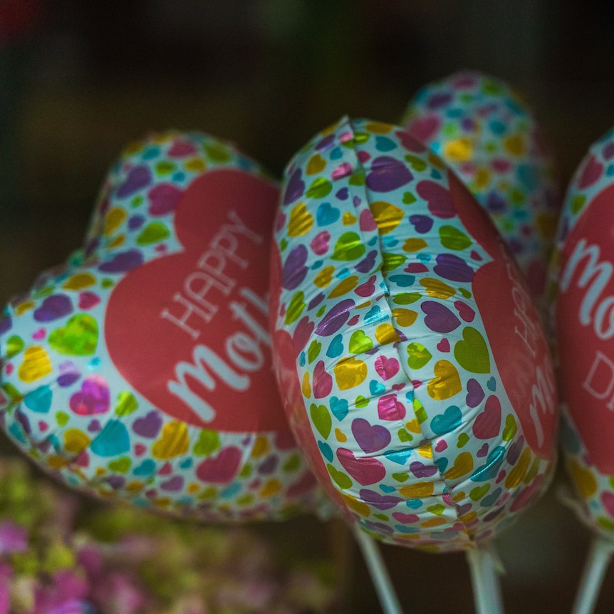 Balloons with "Mother's Day" label