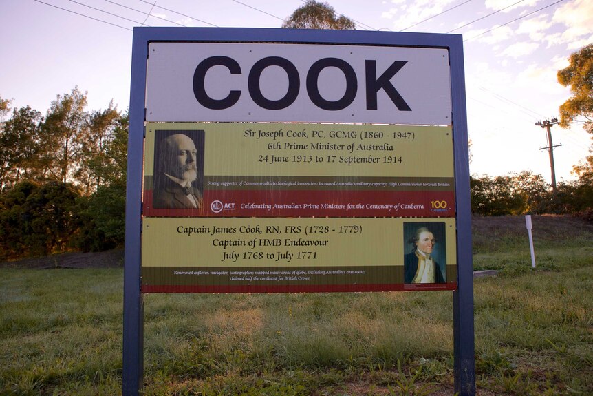 The sign indicating the suburb of Cook