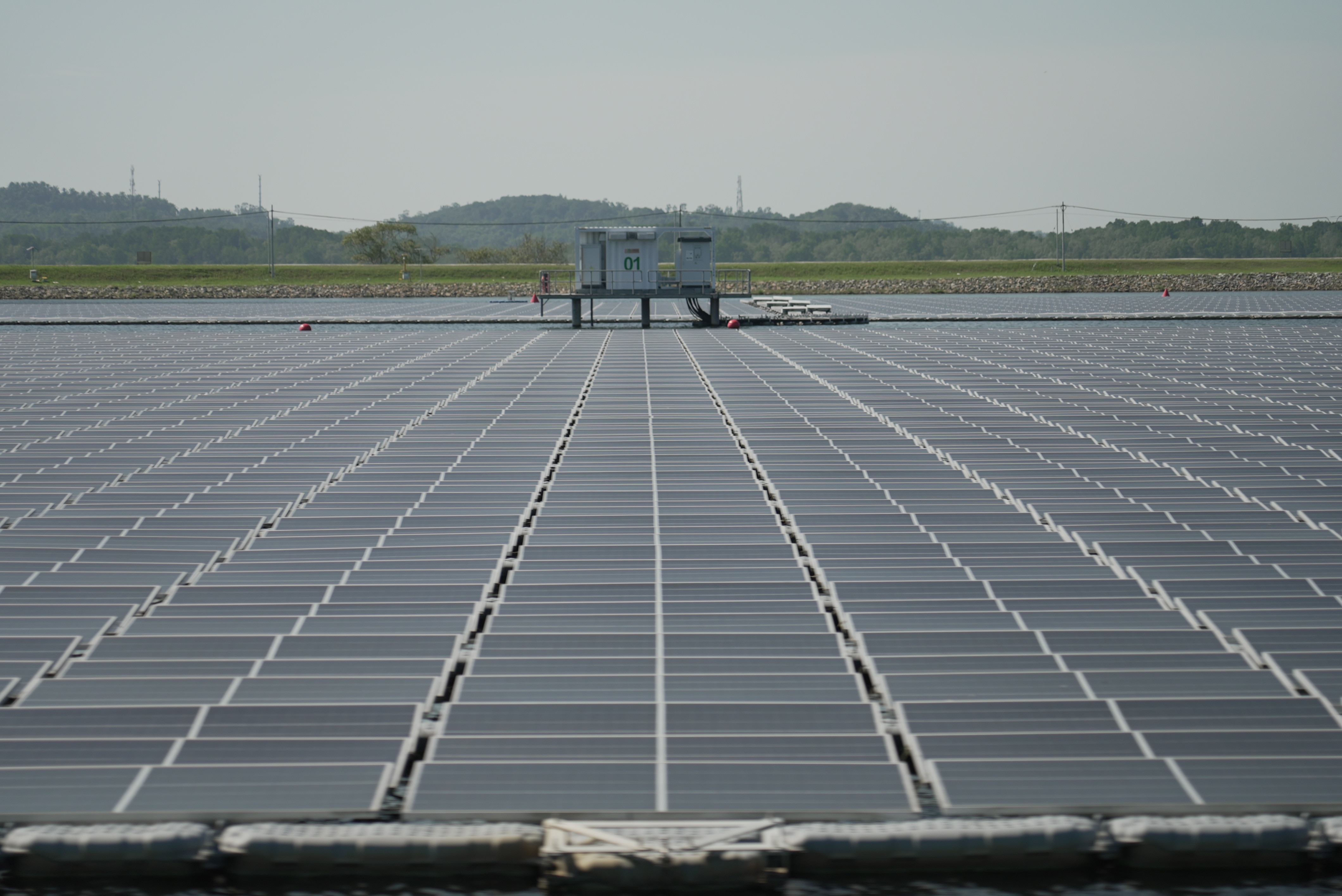 A vast field of solar panels that float on water.