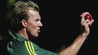 Brett Lee goes through his paces at Australian training in Perth