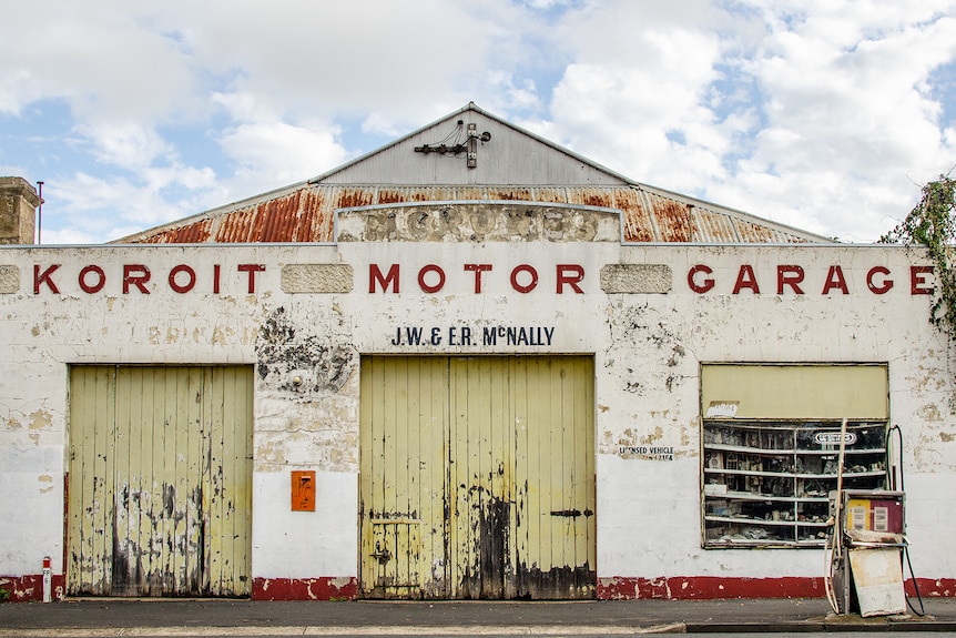 A faded old auto mechanics garage.
