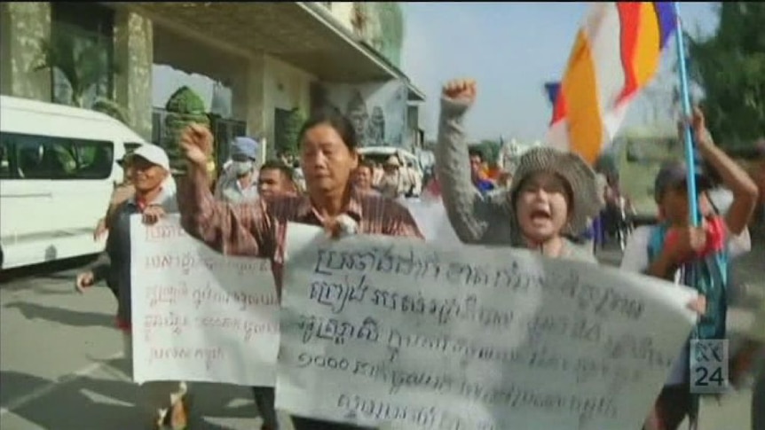 Cambodians protest against refugee resettlement deal