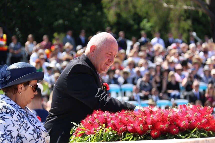 Peter Cosgrove places a wreath at a Remembrance Day ceremony in Canberra