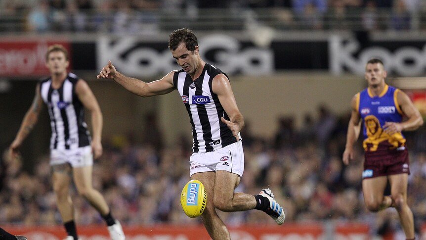 Steele Sidebottom kicks at goal