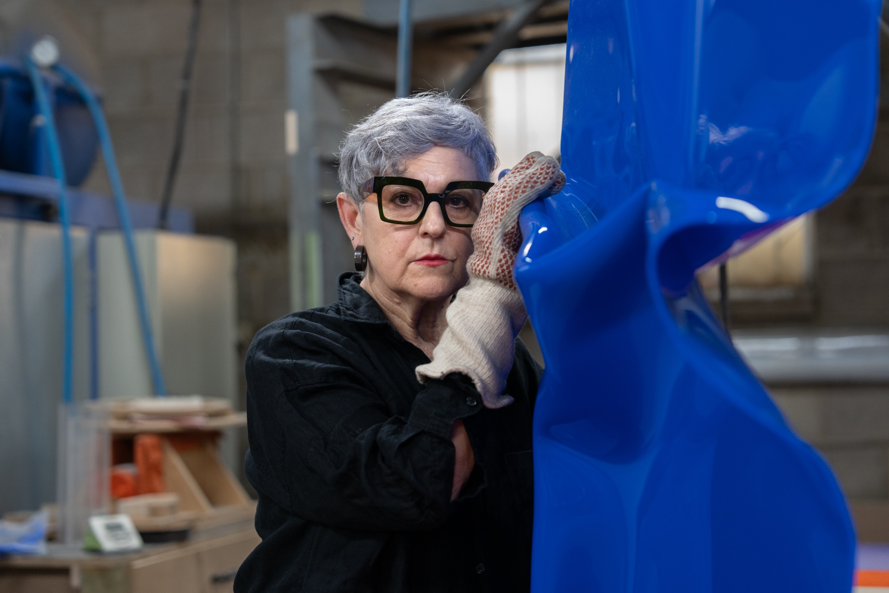 The 'internationally acclaimed' French sculptor who is nowhere to be found