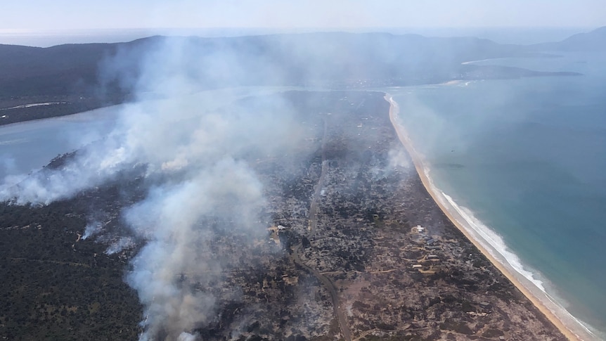 Aerial view of Dolphin Sands bushfire.