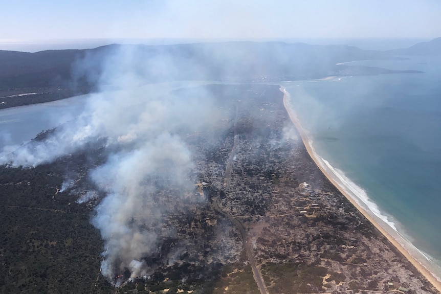 Aerial view of Dolphin Sands bushfire.