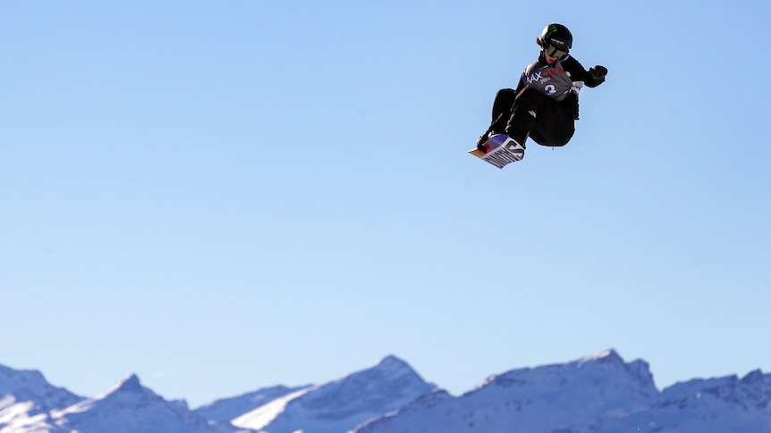 Australia's Tess Coady competing during the women's snowboard slopestyle semifinal at the Snowboard World Cup
