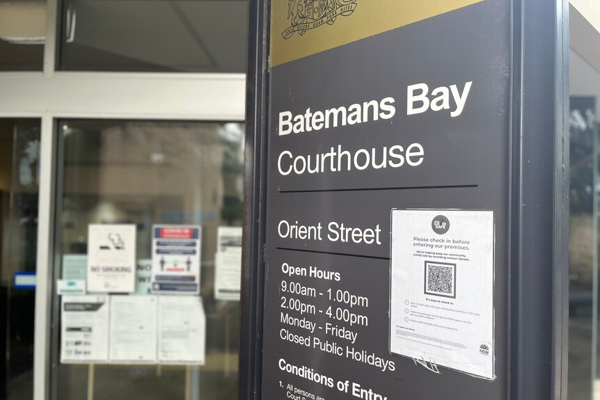 A sign that reads Batemans Bay Courthouse